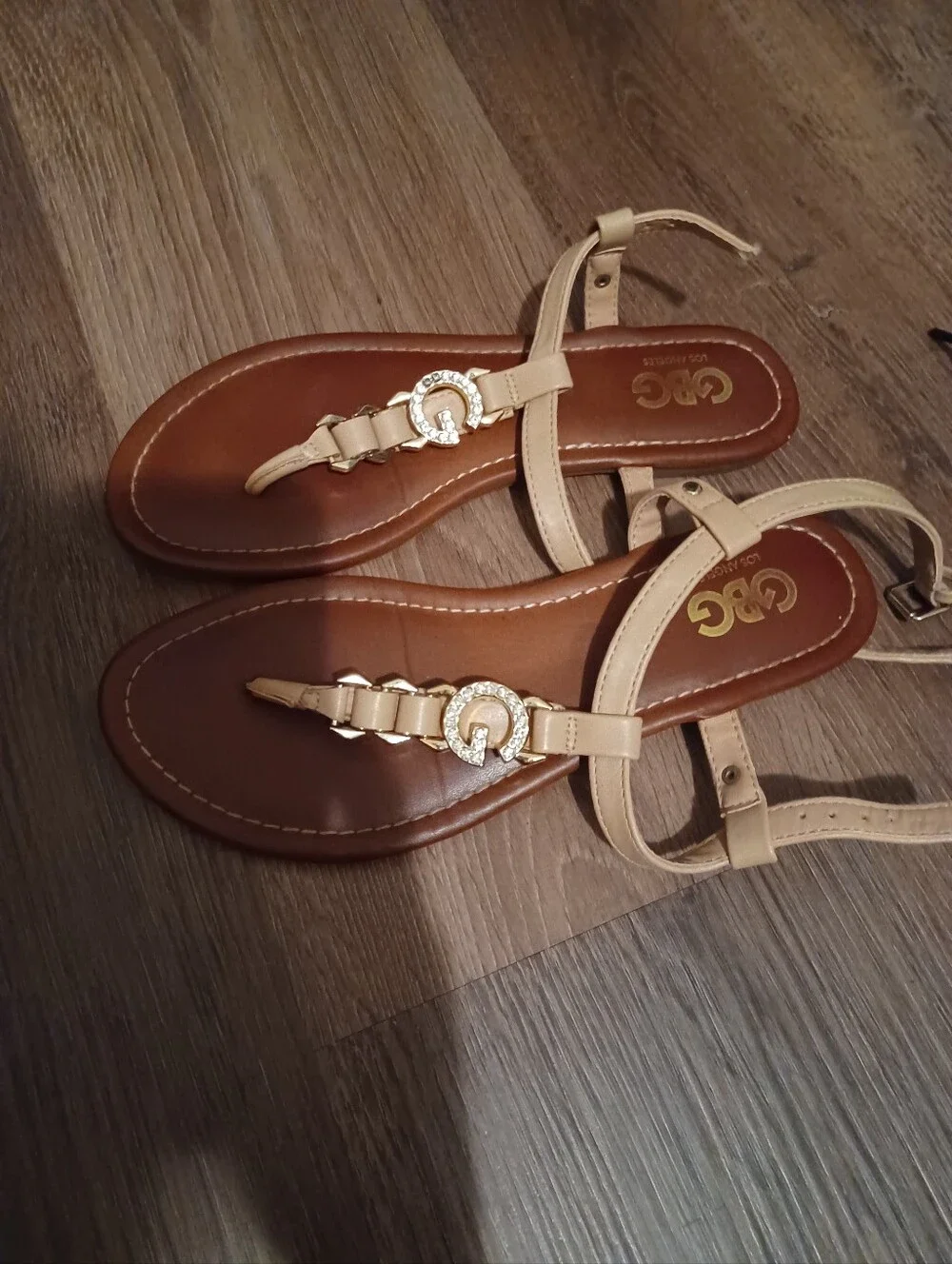 << GBG Tan Footbed Beige T-Strap Sandals with Rhinestone G Accent Size 7
